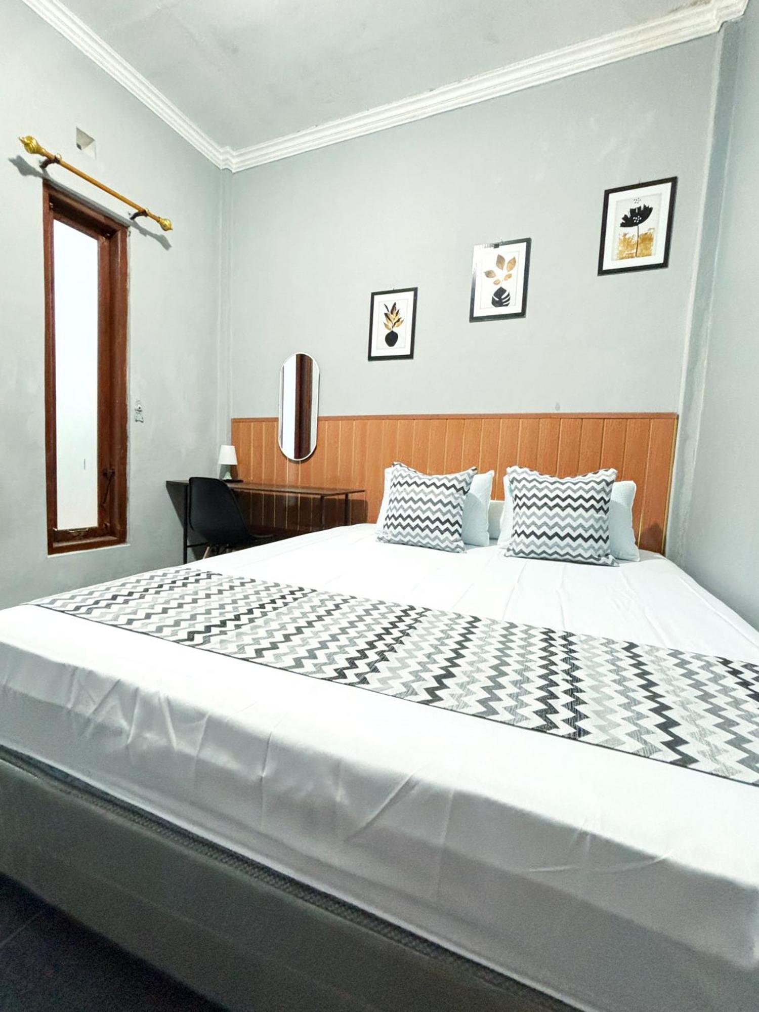 Jogja Day Inn Yogyakarta Exterior foto