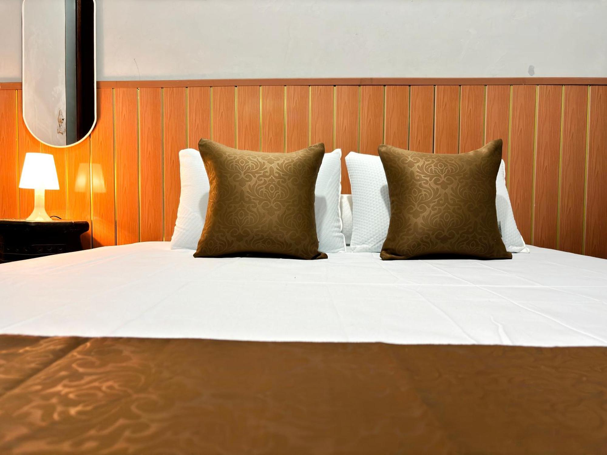 Jogja Day Inn Yogyakarta Exterior foto