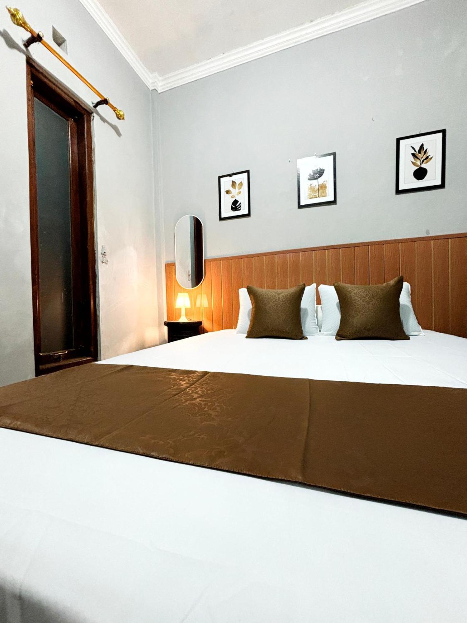 Jogja Day Inn Yogyakarta Exterior foto