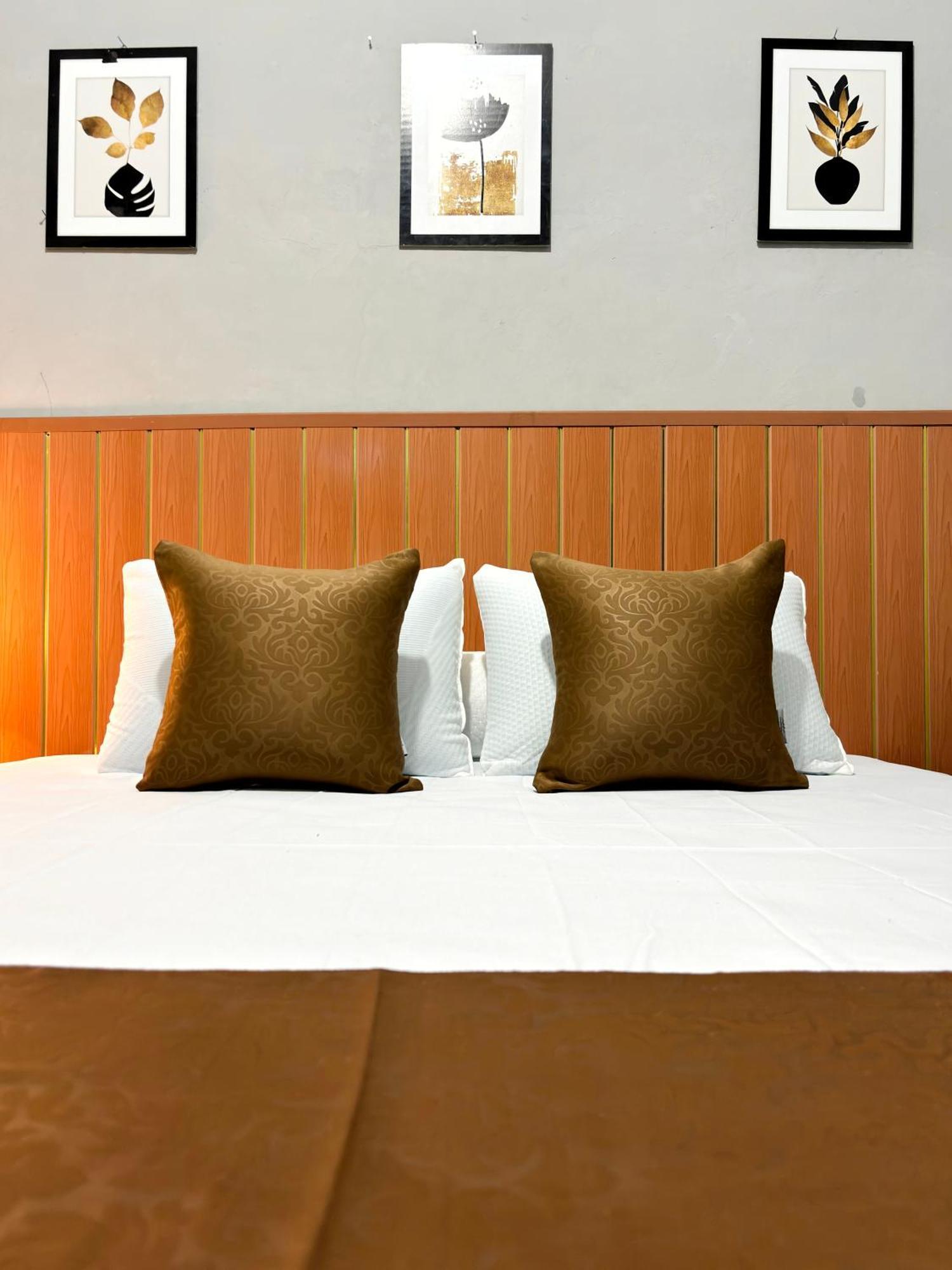 Jogja Day Inn Yogyakarta Exterior foto