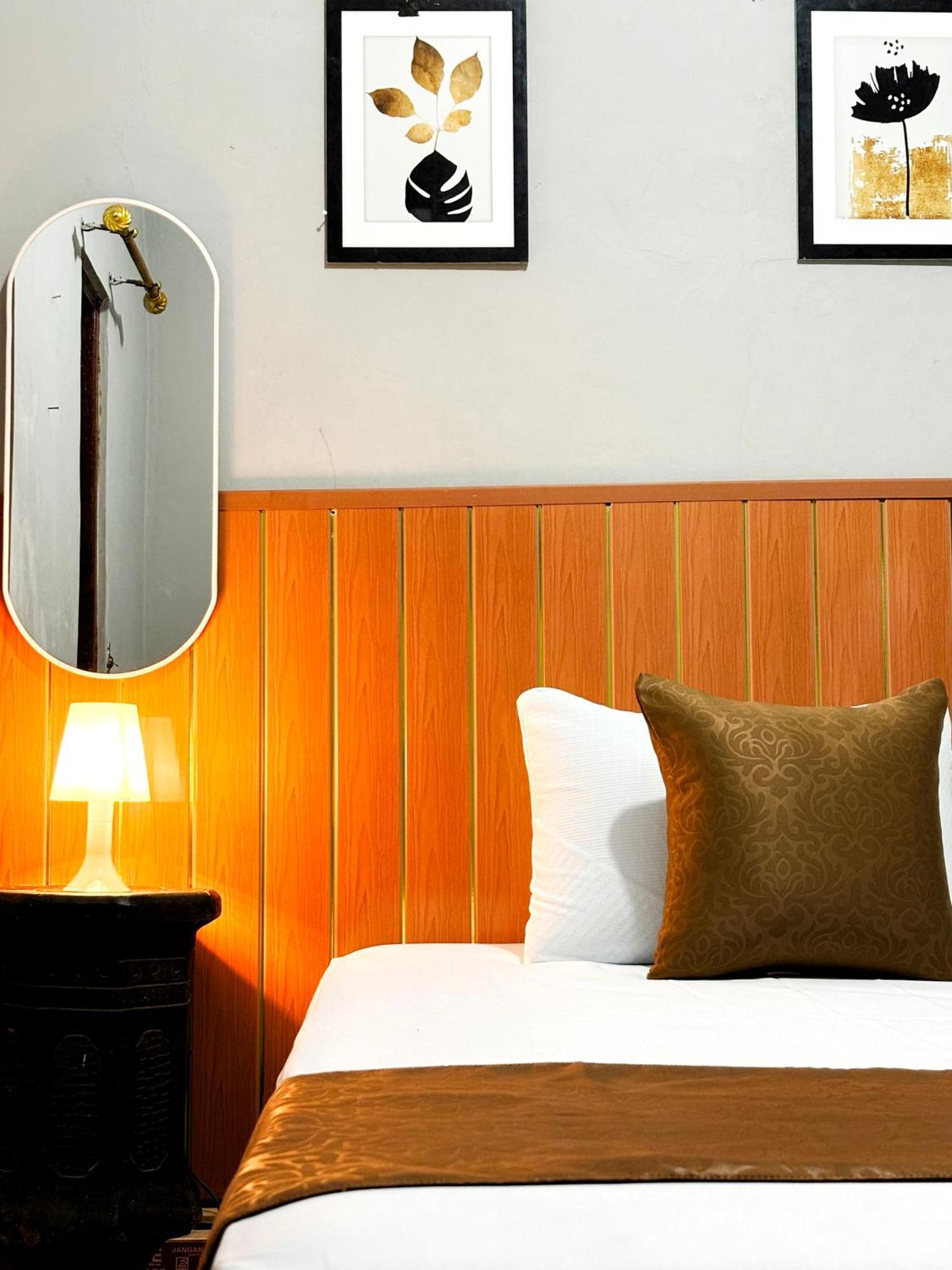 Jogja Day Inn Yogyakarta Exterior foto