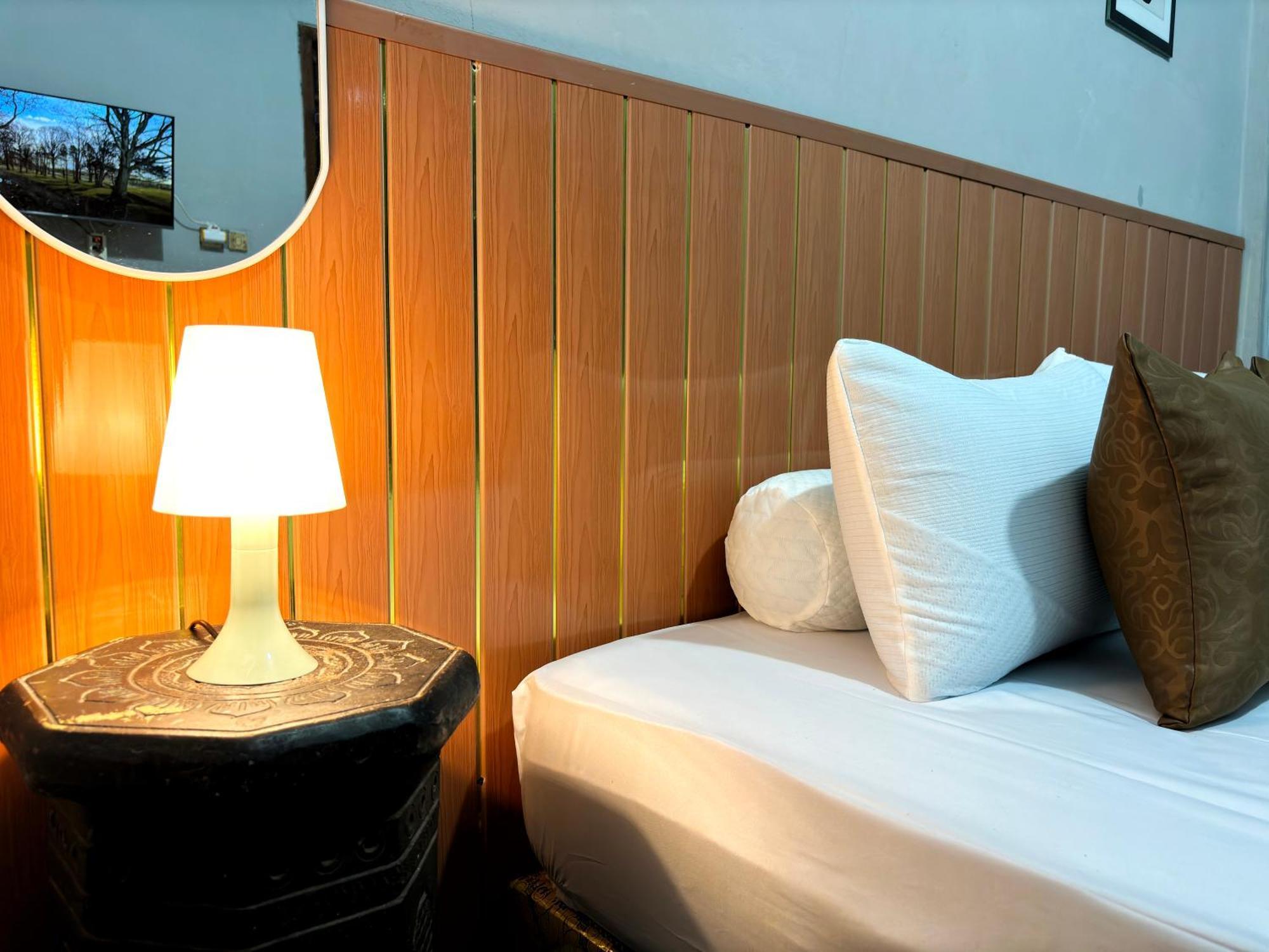 Jogja Day Inn Yogyakarta Exterior foto