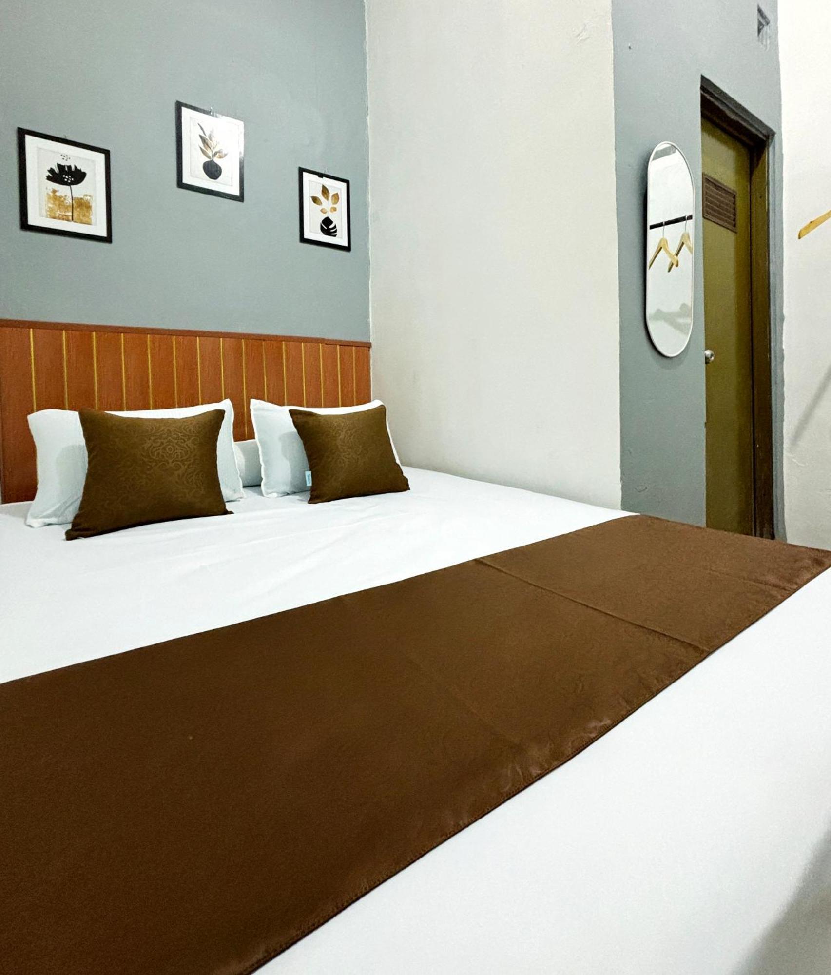 Jogja Day Inn Yogyakarta Exterior foto