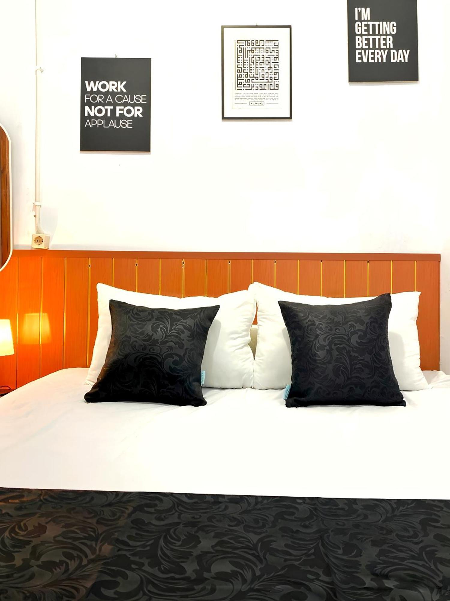 Jogja Day Inn Yogyakarta Exterior foto